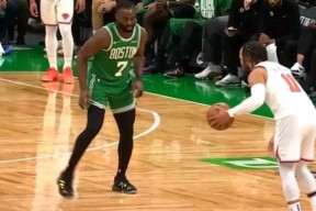 亚博体育转折点波士顿凯尔特人强势反弹；NBA季后赛今晨攻防权衡；态度坚定；训练强度明显提升的简单介绍